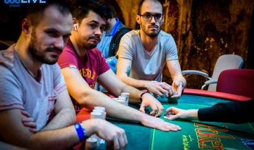 Selecția corectă a meselor la poker